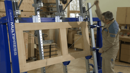Rahmenverleimung 1 mit einer Korpuspresse von Barth Maschinenbau